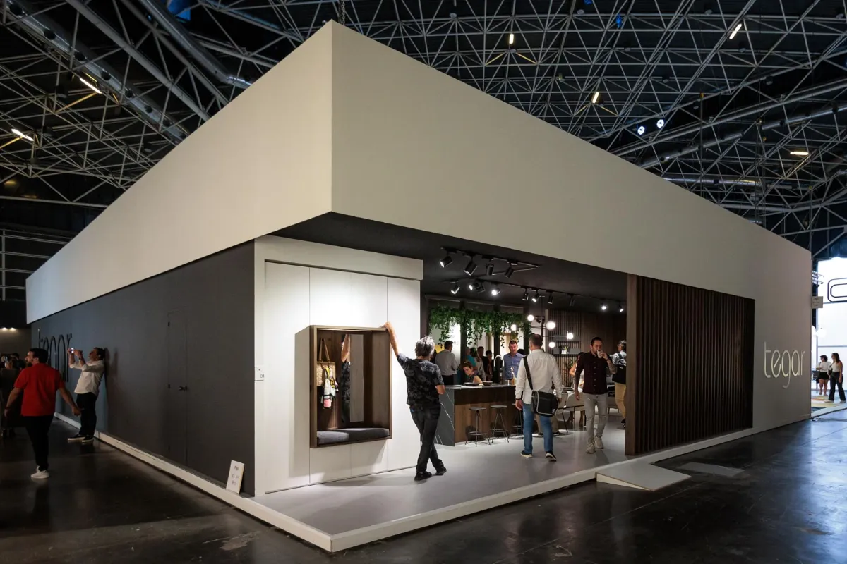 Stand de Tegar en Feria Hábitat Valencia, exposición para tiendas de muebles